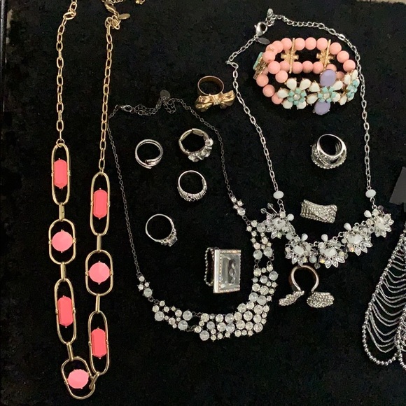 Bundle of jewelry. (Charming Charlie, Vera Wang). - Picture 4 of 4